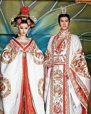 Ancient Chinese Tang Imperial Palace Emperor and Empress Wedding Dresses 2 Sets Peoria Royalty Clothing, Wu Zetian, Moda China, The Empress Of China, Chinese Empress, Empress Of China, Chinese Emperor, Long White Hair, Western Outfits Men