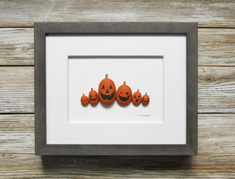 Halloween Pebble Art Ideas, Fall Beach Glass Art, Halloween Sea Glass Art, Fall Pebble Art, Halloween Pebble Art, Thanksgiving Rocks, Pressed Flowers Diy, Stone Projects, Christmas Rocks