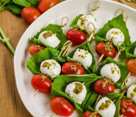 Recipe: Tomato & Mozzarella Caprese Skewers — Appetizer Recipes from The Kitchn Summer Potluck Recipes, Mozzarella Caprese, Caprese Bites, Skewer Appetizers, Summer Potluck, Caprese Skewers, Tomato Mozzarella, Potluck Dishes, Summer Eating