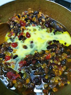 Quick Fruit Cake, Christmas Slices, Traditional Fruit Cake Recipe, Xmas Deserts, Fruit Cake Recipe Easy, Light Fruit Cake, Boiled Fruit Cake, Air Fryer Cake Recipes, Fruit Cake Recipe Christmas