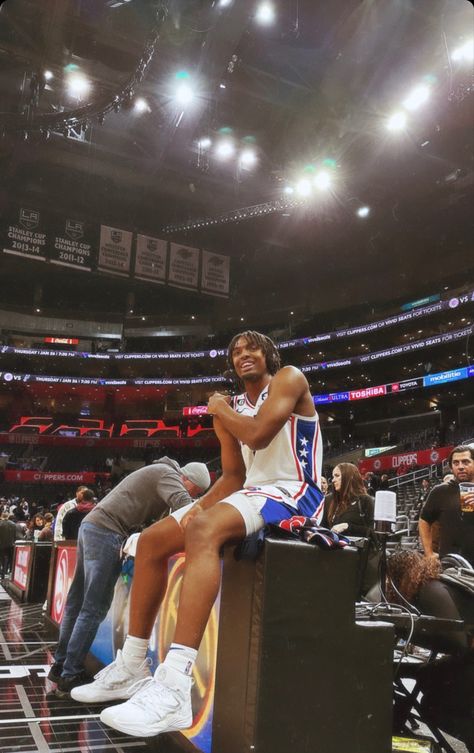 Tyrese Maxey Wallpaper, Future Workplace, Tyrese Maxey, Philly Sports, Wallpaper Diy, Hoop Dreams, Basketball Photography, Nba Wallpapers, Cover Wallpaper