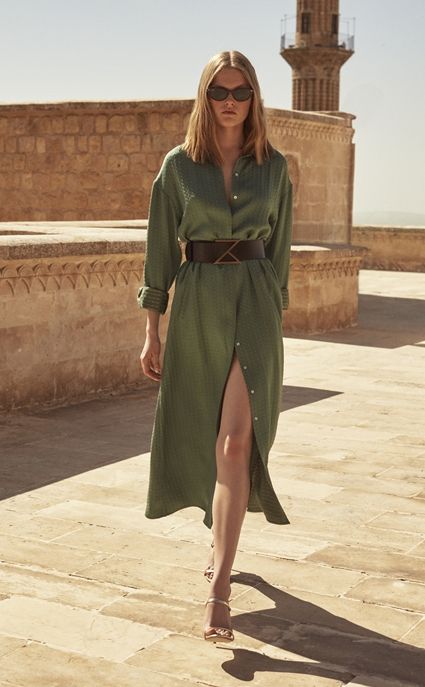 Fancy Gown, Outfit Otoño, Martini Olive, Spring Business Casual, Maxi Design, Safari Dress, Style Parisienne, Long Green Dress, Gown Blue