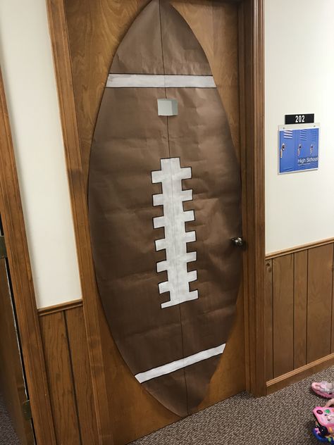 Football Door Decorations For School, Homecoming Door Ideas, Sports Vbs, Decorations For School, Beta Club, School Sports Theme, Sports Theme Classroom, Vbs Decorations, School Door Decorations