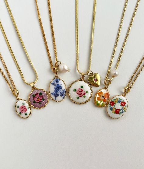 girly additions for your necklace stack🌼💐 you’ve probably seen some of these vintage floral pendants mixed throughout my statement pieces & im excited to share that they’re now available as stackable styles!!! #vintagestyle #floraljewelry #layeringnecklaces #jewelryinspo #shabbychic #summerjewelry #cottagecore #summerfashion How To Stack Jewelry, Cute Vintage Jewelry, Vintage Jewelry Gold, Jewelry Stacking Necklaces, My Wishlist Ideas, Girly Vintage Aesthetic, Random Things To Buy, Cool Jewelry Unique, Thrifted Jewelry