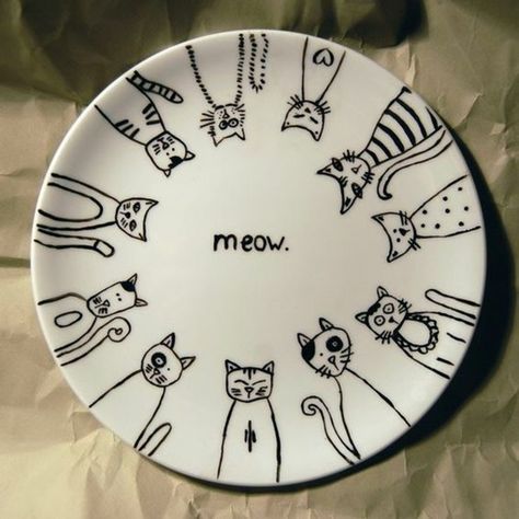 Sharpie Plates, Sharpie Projects, Diy Keramik, Sharpie Crafts, Paint Your Own Pottery, Sharpie Art, Hand Painted Pottery, Painted Plates, Cat Crafts