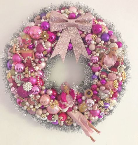 Pink Christmas Wreath 831 Barbie Wreath, Pink Christmas Diy, Vintage Wreaths, Jewelry Wreath, Pink Christmas Wreath, Inexpensive Gifts, Fall Swags, Custom Barbie, Kitsch Christmas