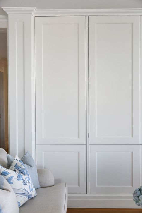 Lee Caroline - A World of Inspiration: Hamptons Style in Queensland Hampton Style Wardrobe Doors, Hampton Bedroom, California Bedroom Style, Provincial Bedroom, French Style Living Room, Queenslander Renovation, Styl Hampton, Bedroom Built In Wardrobe, Hampton Style