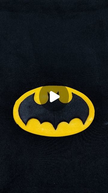 Diy Batman Cake, Batman Pasta, Batman Fondant, Easy Batman Cake, Batman Cake Topper, Batman Diy, Logo Batman, Car Cake Toppers, Batman Car