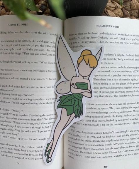 Book Markers Ideas Diy, Disney Bookmarks, Homemade Bookmarks, Handmade Bookmarks Diy, Disney Drawings Sketches, Bookmark Ideas, Creative Gift Wraps, Creative Bookmarks, Bookmark Craft