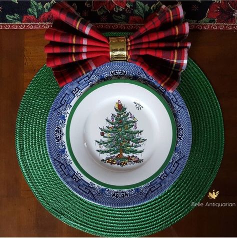 Christmas Place Setting, Christmas Place Settings, Blue Christmas Decor, Christmas Light Displays, Christmas Puzzle, Christmas Place, Tartan Christmas, Spode Christmas Tree, Spode Christmas