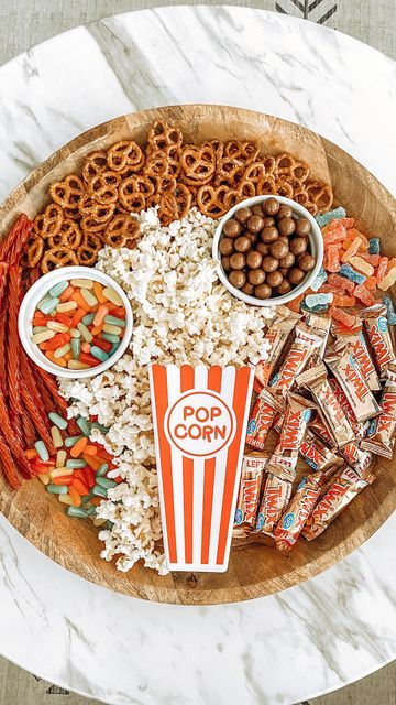 Movie Night Snack Board, Popcorn Station, Movie Candy, Girls Night Movies, Movie Night Popcorn, Instagram Planning, Candy Board, Movie Night Snacks, Candy Station