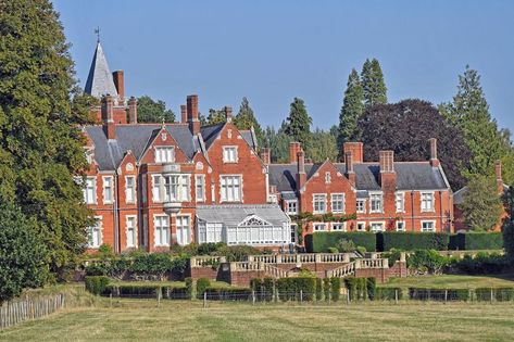 Bagshot Park, Prince Edward And Sophie, Edward And Sophie, Brad Pitt Angelina Jolie, Army Chaplain, Lloyd Banks, Crown Estate, Surrey England, Places In England