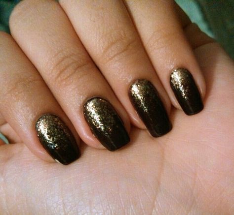 Simple gold ombre to black Black And Gold Ombre Nails, Black Gold Ombre Nails, Gold And Black Ombre Nails, Black Ombre Dip Nails, Black Metallic Ombre Nails, Black And Tan Ombre Nails, Black Nails With Gold Glitter Ombre, Gold Sparkle Nails, Ombre Chrome Nails