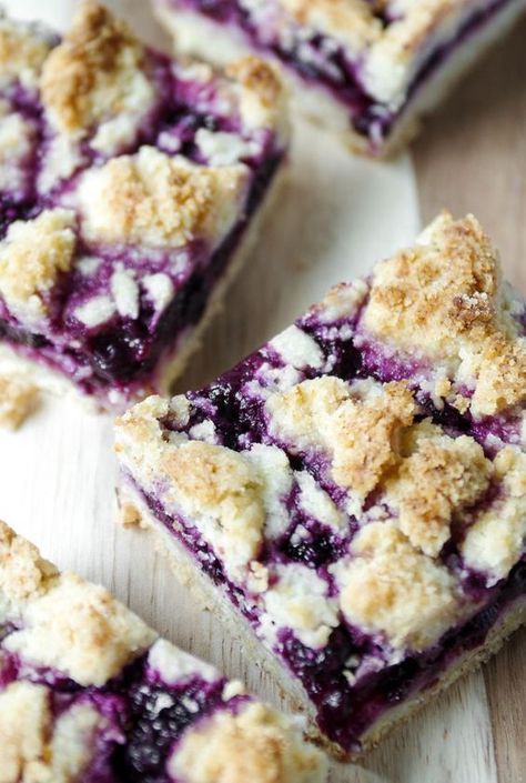 Blueberry Crumble Bars #blueberrybars #dessert #sweets #breakfast #jam Easy Blueberry Crumble, Blueberry Pie Bars, Blueberry Crumble Bars, Blueberry Bars, Blueberry Crumble, Blueberry Desserts, Blueberry Oatmeal, Crumble Bars, Easy Blueberry