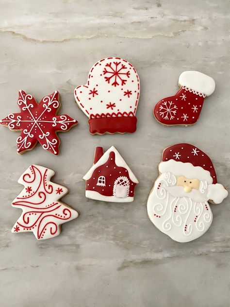 White Christmas Cookies, Merry Christmas Cookies, Iced Christmas Cookies, Royal Icing Christmas Cookies, Cookie Recipes Decorating, Christmas Sugar Cookies Decorated, Flooding Cookies, Cute Christmas Cookies, Christmas Biscuits