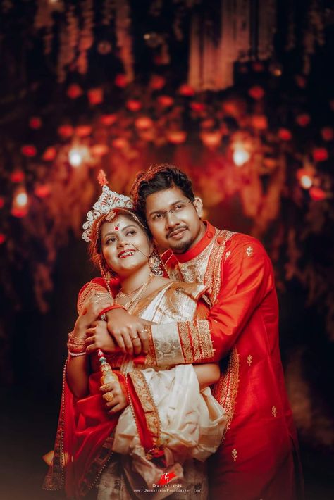 Bangali Couple Wedding Pose, Bengali Wedding Poses, Bengali Marriage Photography, Bengali Reception Couple Shoot, Bengali Wedding Couple Poses, Bengali Couples Photography, Bengali Wedding Reception, Duet Photo, Reception Pose