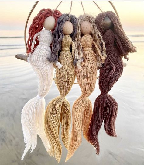 टेडी बियर, Art Macramé, Mermaid Crafts, Macrame Knots Pattern, Yarn Dolls, Mermaid Dolls, Fibre Art, Macrame Patterns Tutorials, Macrame Wall Art