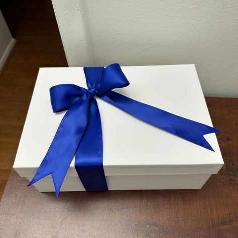 Envíos por correo 📦 Somos tú tienda de regalos personalizados, tenemos flores, cajas en diferentes tamaños, decoración con globos, desayunos sorpresa, y mucho más!!!! Estamos disponibles para servirte y personalizar tus regalos, dinos como lo quieres y nosotros lo hacemos para ti!!!!!. . somos tus cómplices para sorprender a quienes amas 😍 . frecemos: 🎈decoraciones con globos 🥪Desayunos sorpresa 🎁Cajas sorpresa 🍓Fresas con chocolate ❤️Decoraciones románticas 🌸Arreglos florales Entre otro... Facebook Instagram, Maryland, Virginia, Spiderman, Angel, Handmade Gifts, Gifts