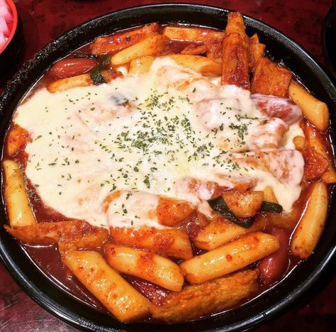 Topokki Aesthetic, Korean Tteokbokki Aesthetic, Tobokii Food, South Korean Food, Korean Street Food, Food Photography Tips, Food Platters, Korean Food, Cafe Food