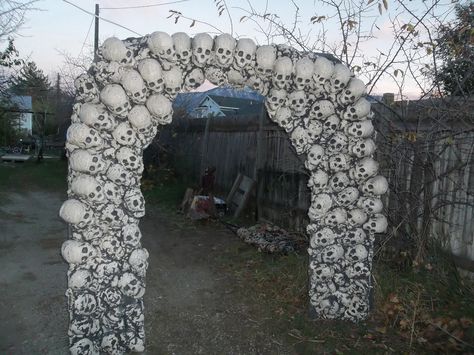 2012 Spooksville skull arch, made with milk jug skulls and great stuff skulls Skull Archway Diy, Halloween Doorstep, Milk Jug Skulls, Skull Archway, Bhul Bhulaiya, Skull Arch, Archway Diy, Halloween Woods, Carnevil Halloween