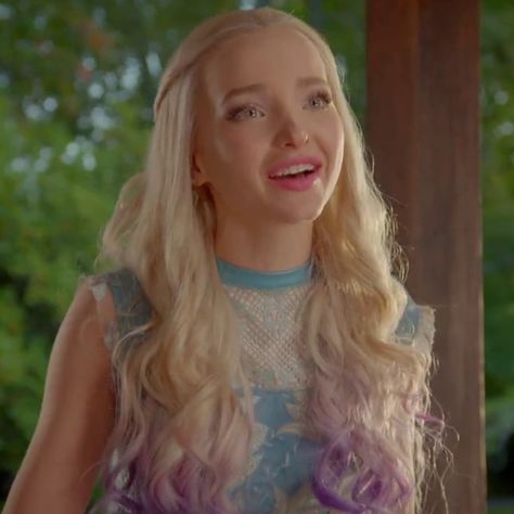 Mal Bertha Mal Descendants 2, The Isle Of The Lost, Dove Cameron Descendants, Disney Descendants Mal, Dave Cameron, Descendants Wicked World, Mal Descendants, Isle Of The Lost, Descendants 2