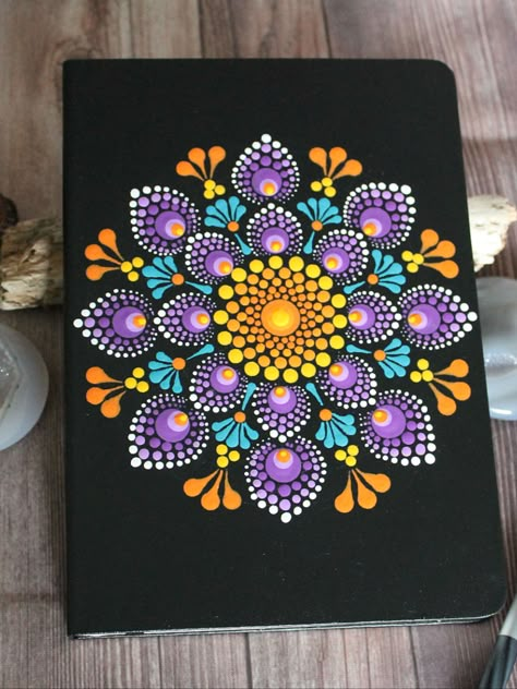 Dot Mandala On Paper, Dot Mandala Art For Beginners, Dotted Mandala Art, Mandala Effect, Painted Journal, Dotted Mandala, Journal Mindfulness, Cuadros Diy, Dot Mandala Art