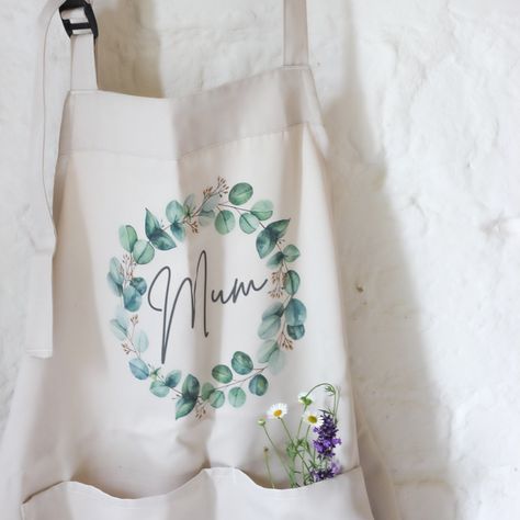 Does your mum or grandparent love to bake or cook? Our personalised aprons make the perfect gift for her this mothers day.  Aprons come in natural (beige) or pink. Available designs to pick from are in the drop-down menu.  Have an idea of your own? Drop me a message I will be happy to help! Designed, printed and packed in the heart of Yorkshire by Lauren & The Customise Company Family Looking for something else? You can view all my products here thecustomisecompany.etsy.com *Rush my order is ava Apron Hanger, Personalised Aprons, Pink Apron, Nanny Gifts, Floral Apron, Blue Wreath, Personalized Aprons, Gift For Mum, Gift For Grandma