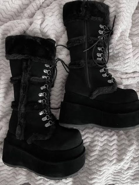 Fuzzy Demonia Boots, Bear 202 Demonia, Aesthetic Winter Boots, Demonia Bear 202, Black Demonia Boots, Demonia Shoes Outfit, Demonia Boots Outfit, Emo Shoes, Boots Demonia