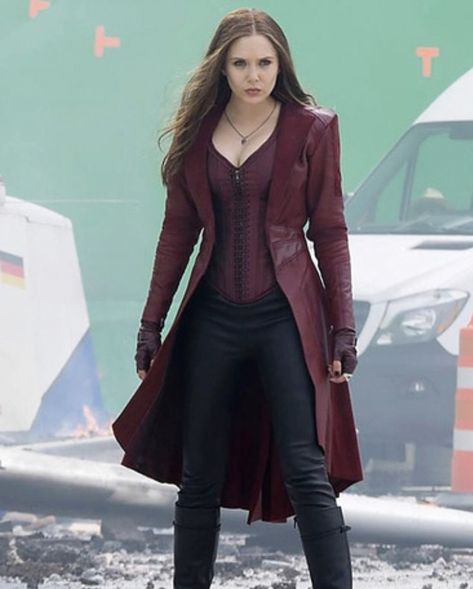 Love Costume, Scarlet Witch Costume, Black Widow Avengers, Elizabeth Olsen Scarlet Witch, Scarlet Witch Marvel, Scarlett Witch, Captain America Civil, The Way He Looks, Wanda And Vision