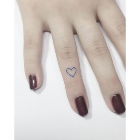 Playground Tattoo on Instagram: “Blue heart. . . #heart #hearttattoo #fingertattoo #playgroundtattoo” Finger Tattoo Aesthetic, Heart Finger Tattoo, Hart Tattoo, Heart Outline Tattoo, Playground Tattoo, Heart Tattoo On Finger, Heart Tattoo Wrist, Finger Tattoo For Women, Tattoo Aesthetic