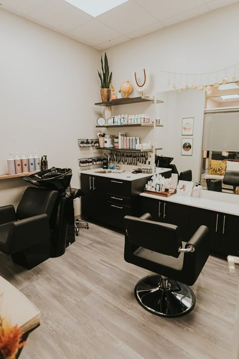 Cosmetology Set Up, Hairstylist Booth Ideas, Traveling Hair Stylist, Salon Suite Cabinet Ideas, Hair Stylist Booth, Hair Salon Organization Ideas, She Shed Hair Salon Ideas, Salon Organization Ideas, Small Salon Suite Ideas