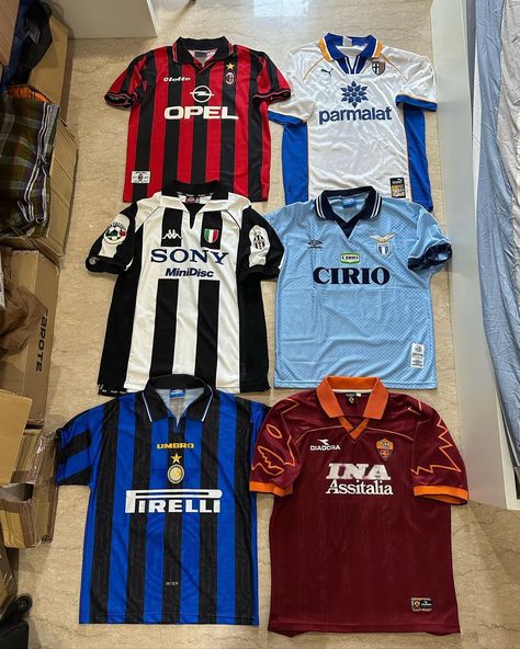 Italian Soccer Jersey, Soccer Tshirt Ideas, Retro Soccer Jersey Outfit, Football Jersey Wallpaper, Retro Football Kits, Retro Football Jersey, Retro Soccer Jersey, Baggy Shirts, Football Jersey Outfit