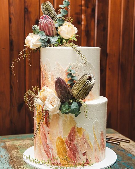 Australian natives will always be a popular go to for cake florals. Are your wedding florals including natives? If so hit me up! This… Australian Wedding Cake, Australian Native Wedding Cake, Australian Themed Party Decorations, Australian Native Wedding Theme, Native Australian Wedding, Wedding Cake Theme, Wildflower Cake, Cake Florals, Realistic Wedding