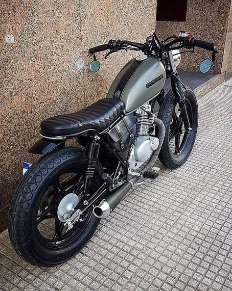 Suzuki Gn 125, Cb750 Cafe Racer, Brat Bike, Suzuki Cafe Racer, Corsa Wind, Cafe Racer Moto, Tracker Motorcycle, Мотоциклы Cafe Racers, Moto Custom