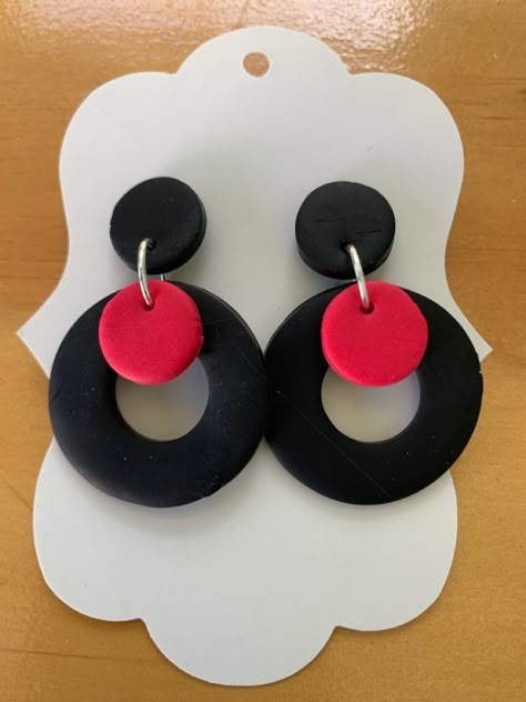 Clay Earrings For Beginners, Clay Earrings With Black Jump Rings, Diy Resin Painting, Red And Black Clay Earrings, Red Polymer Clay Earrings, Polymer Clay Earrings Black And White, Polka Dot Polymer Clay Earrings, Polymer Clay Flower Jewelry, Diy Earrings Polymer Clay