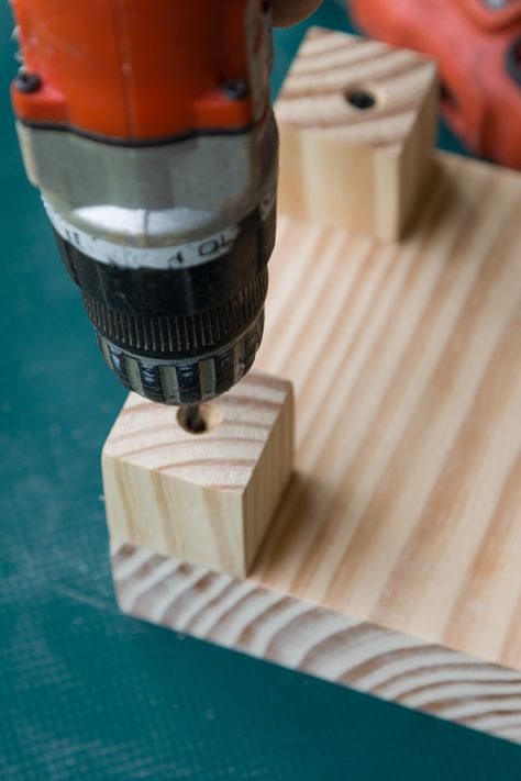 Round Wood Risers Display Diy, Wood Table Risers Diy, Shelf Risers Ideas, Diy Shelf Riser, Wood Risers Display Diy, Diy Display Risers, Table Risers Diy Ideas, Primitive Coffee Table, Table Risers