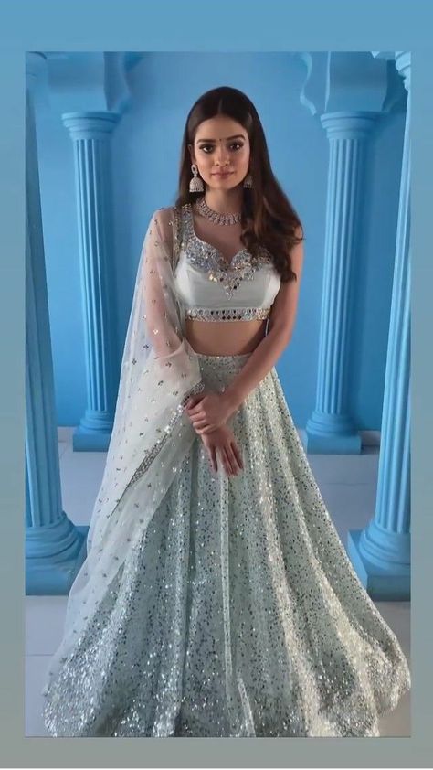 Latest Party Wear Lehenga, Maharani Designer Boutique, Indian Wedding Gowns, Wedding Lehenga Designs, Designer Punjabi Suits, Indian Bride Outfits, Gowns Dresses Elegant, Traditional Indian Dress, Traditional Indian Outfits