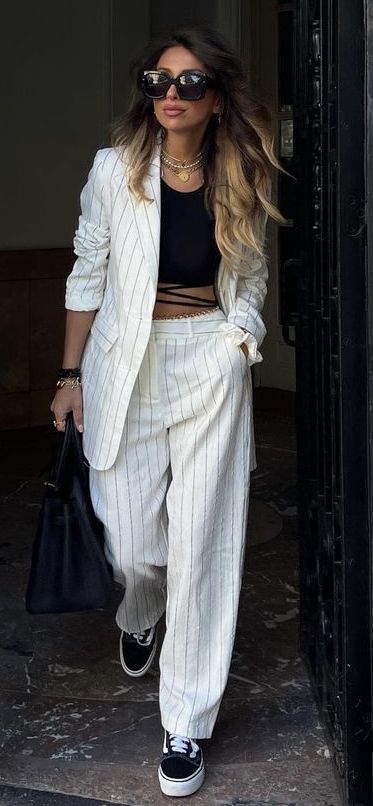 Stripped Suit Women, Striped Suit Women Outfit, Cream Pinstripe Blazer Outfit, White Pinstripe Blazer Outfit, White Pinstripe Pants Outfit, Pinstripe Blazer Outfit, Pinstripe Suit Women, Pinstripe Pants Outfit, Striped Blazer Outfit