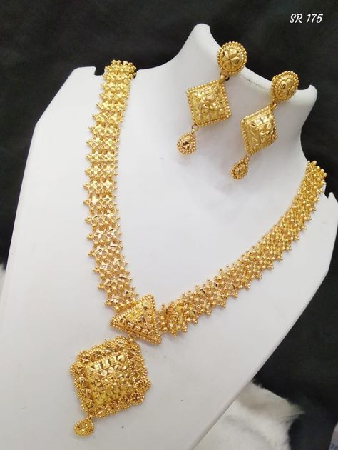 #temple jewelry available at Arshi's..  for bookings whatsapp on 9486115312. worldwide shipping Chandan Har Design, Chandan Haar Jewellery Gold, Delicate Gold Jewelry, Gold Jewels Design, Antique Necklaces Design, Gold Jewellry, Temple Jewelry, Gold Jewelry Simple Necklace, Gold Mangalsutra Designs