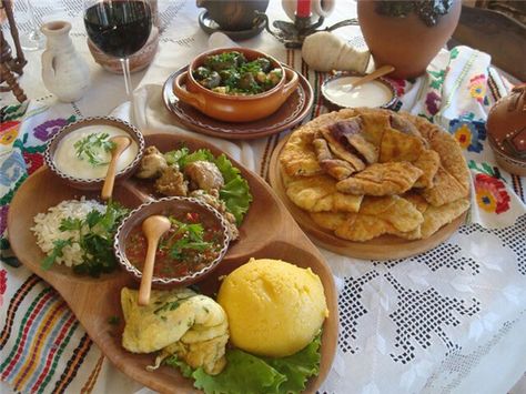 Moldovan food #mamaliga, #placinte, #traditii, #moldova Moldovan Culture, Romanian Recipes, Eastern European Recipes, Republica Moldova, Wine And Food, European Cuisine, Romanian Food, Food Tour, European Food