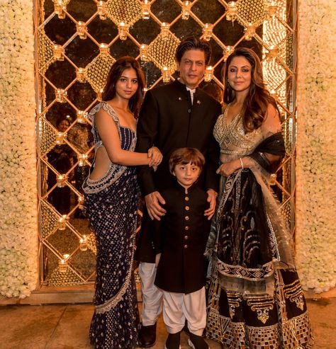 Gauri Khan on Twitter: "Mood lighting this Diwali #GauriKhanDesigns… " Alia Bhatt Varun Dhawan, Abram Khan, Gauri Khan, Suhana Khan, Diwali Outfits, Diwali Party, Shilpa Shetty, Sonakshi Sinha, Kendall Jenner Outfits