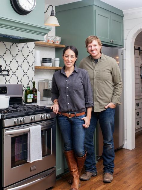 Stile Joanna Gaines, Magnolia Farms Fixer Upper, Jo Gaines, Fixer Upper Joanna, Joanne Gaines, Magnolia Fixer Upper, Chip Gaines, Raised Ranch, Joanna Gaines Style