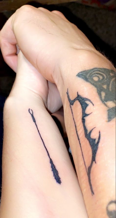 Daedric bow and daedric arrow couples tattoos ❣️ #skyrim #coupletattoos #gaming Skyrim Matching Tattoos, Skyrim Arrows, Skyrim Tattoo Ideas, Skyrim Tattoo, Tattoo Arrow, Character Customization, Couples Tattoos, Tattoo Practice, Back Tattoos For Guys