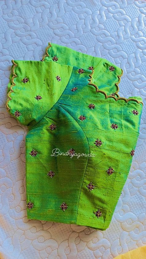 Green Blouse Neck Designs, Simple Buttas For Blouse, Maggam Work Butis, Small Butties Maggam Work, Green Blouse Thread Work Designs, Computer Work On Green Blouse, Light Green Aari Work Blouse Design, Simple Maggam Work Blouses, Green Colour Aari Blouse Design