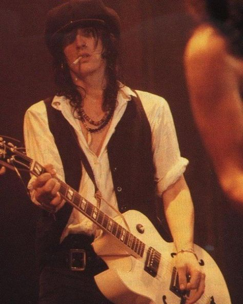 Izzy Stradlin, 80s Men, Photographie Portrait Inspiration, Axl Rose, I'm With The Band, Motley Crue, Mötley Crüe, Def Leppard, Time Machine