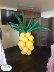 Standing Balloon, Big Pineapple, Art Fruit, Balloon Sculptures, Event Stand, Christmas Events, Balloon Decor, Balloon Art, Outside The Box