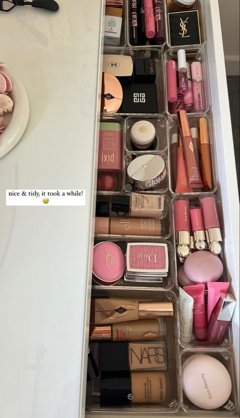 #makeup #aesthetic #makeupgoals #makeupoftheday #makeuplover #makeuptransformation Rangement Makeup, Makeup Beauty Room, Makeup Collection Goals, Makeup Bag Essentials, Makeup Drawing, Makeup Drawer Organization, Makeup Drawer, Makeup Is Life, Makeup Aesthetic