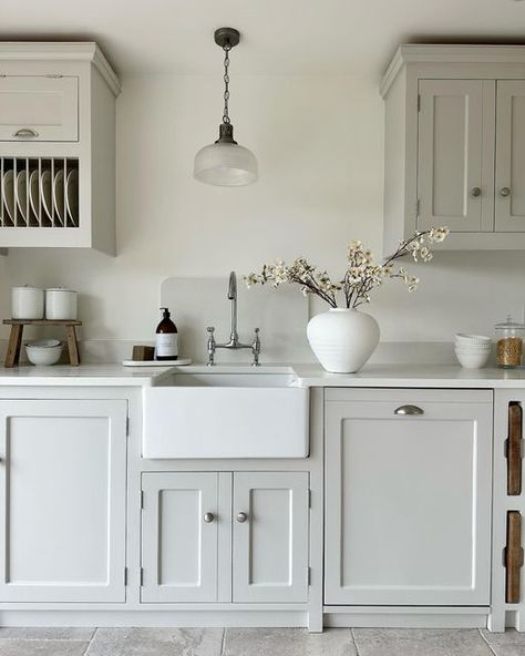 Cornforth White Kitchen Cabinets, Cottage Kitchen Sinks, Cornforth White Kitchen, Belfast Sink Kitchen, Small Kitchen Units, Saturday Love, Light Grey Kitchen Cabinets, Grey Kitchen Walls, Cornforth White