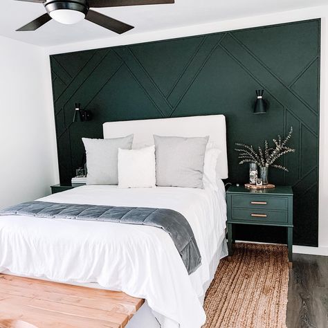 Emerald Green Wall Bedroom, Emerald Accent Wall Bedroom, Light Green Accent Wall Bedroom, Emerald Green Bedroom Walls, Emerald Green Accent Wall Bedroom, Emerald Accent Wall, Wall Pannel Ideas Interior, Emerald Green Accent Wall, Emerald Bedroom