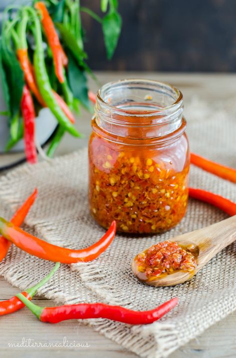 Hot chili paste Traditional Chili, Chilli Peppers, Chilli Paste, Tuna Recipes, Chili Paste, Hottest Chili Pepper, Chilli Sauce, Southern Italy, Hot Chili